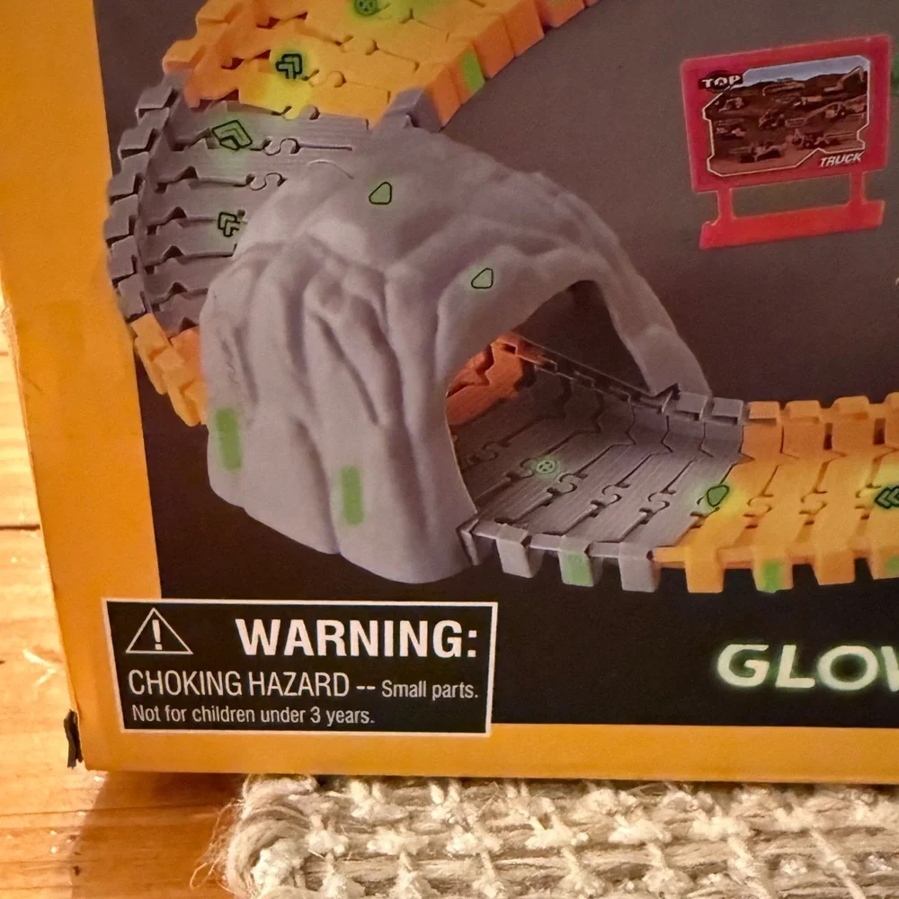 LUMUUSOM ENGINEERING TRACK Glow-in-the-Dark Kids Construction Track Set. NEW